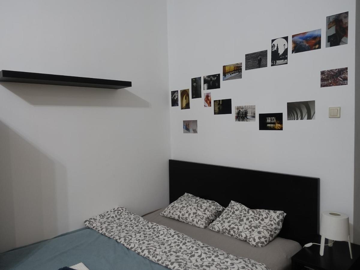 Umbrella Guest Rooms Krasków Exteriör bild